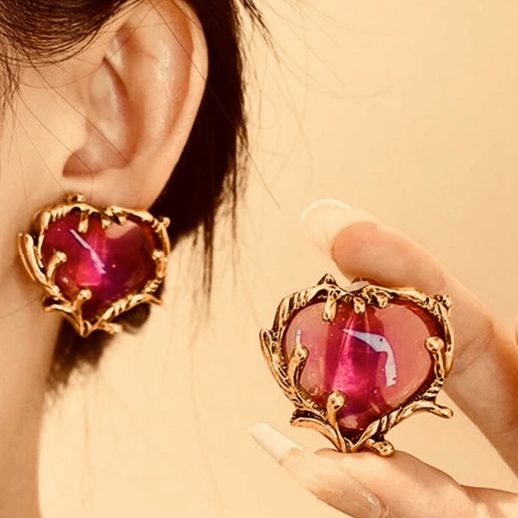 Fuchsia Branching Heart- Medieval Renaissance Palace Gilded Tree Clip-on Earring - Picture 2 of 11
